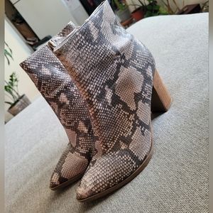 Carlos Santana faux snake skin gray boots with 2 inch heels, size 8.5.